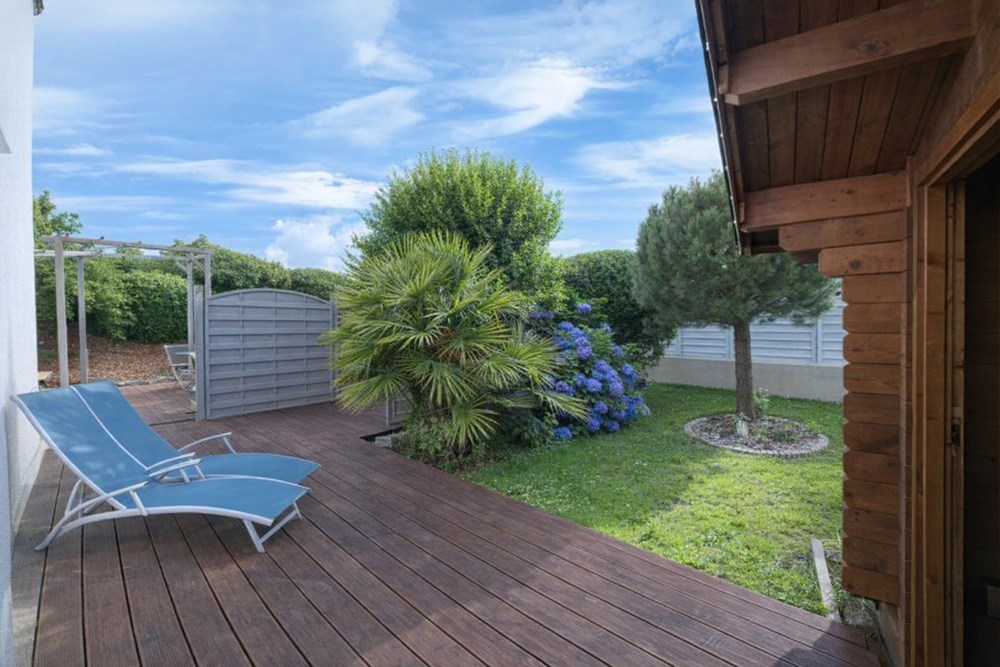 MAISON CONTEMPORAINE T6 - PIECE DE VIE +35M² - 4 CHAMBRES - TERRAIN +600M² - RARE - COUP DE COEUR photo 4